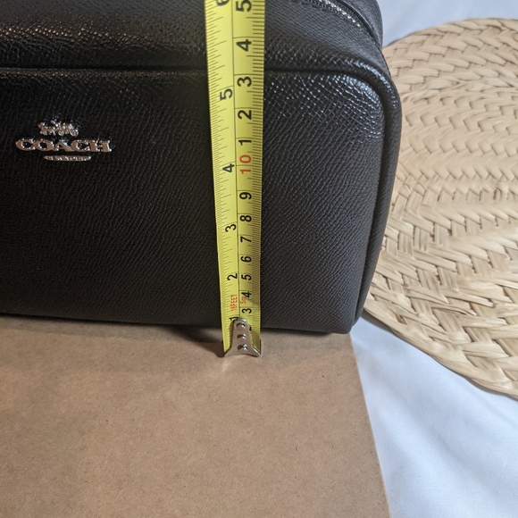 Large coach cosmetic bag w/ wrist strap - Picture 7 of 7